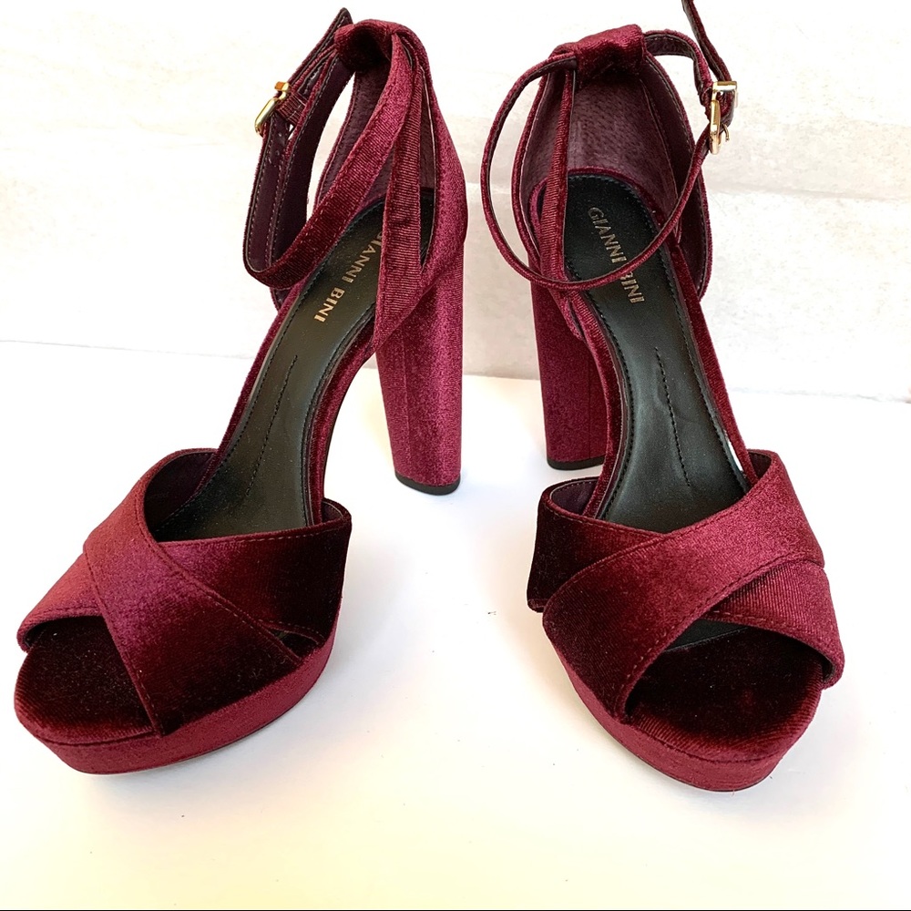 New Gianni Bini Burgundy Velvet Platform Heel
